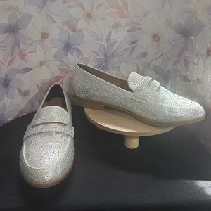 Women’s Forever Link Sparkling Silver Loafers-size 8